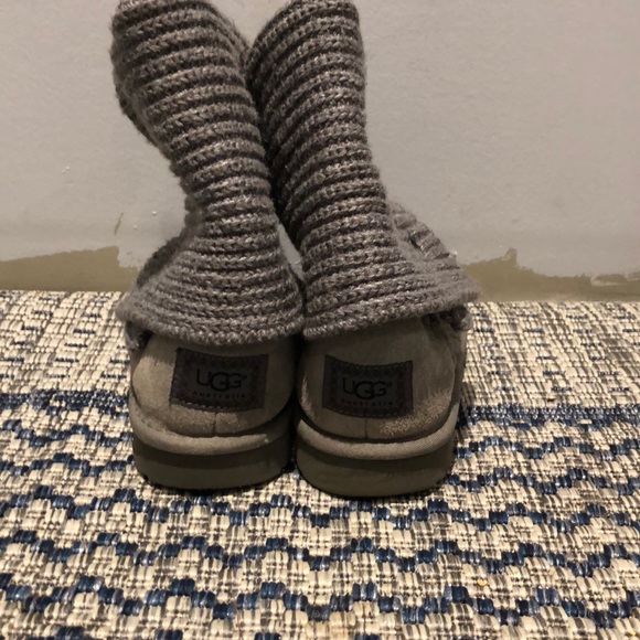 Women’s grey knit Ugg boots - Picture 2 of 4